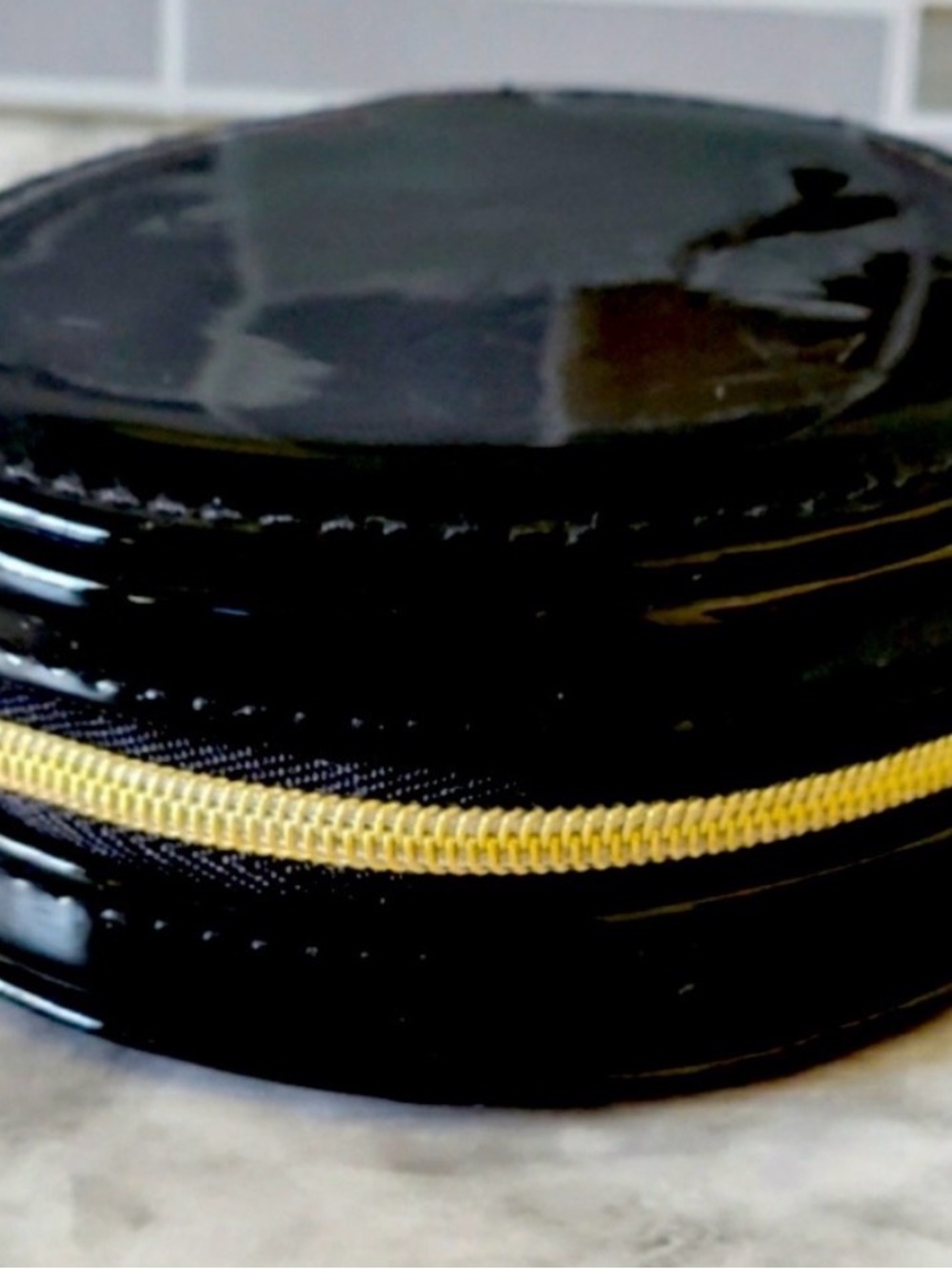 Black Patent Round Cosmetic Case - Picture 2 of 9